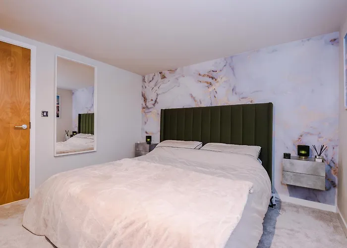 Stunning Duplex In Manchester, Workspace For Professionals