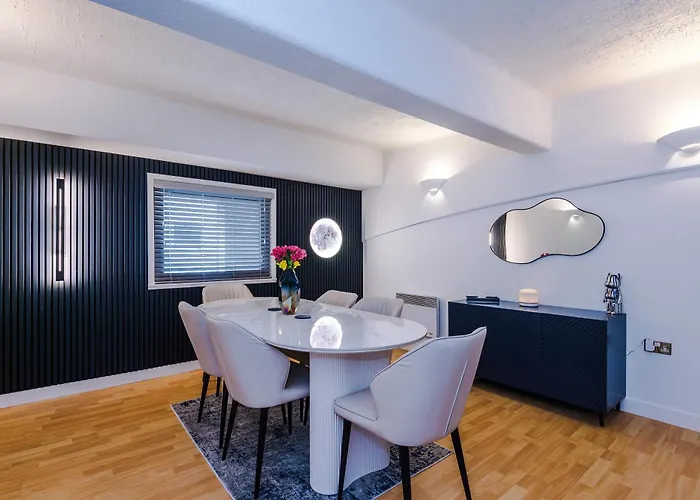 Stunning Duplex In Manchester, Workspace For Professionals *