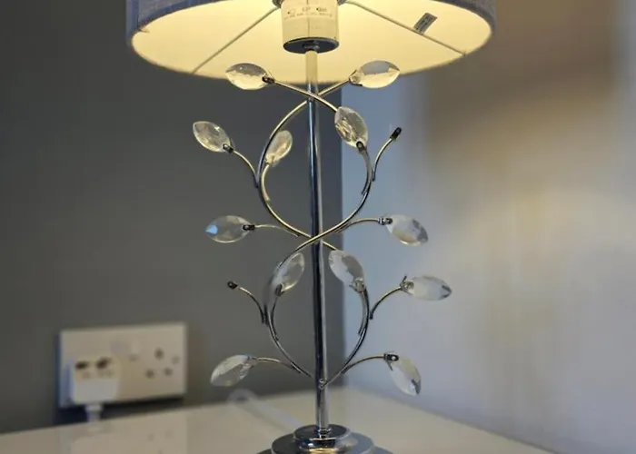 4 Bedroom Tameside Greater Sleeps 8