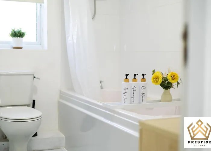 - Centre - Parking - Full Kitchen - M60 Manchester