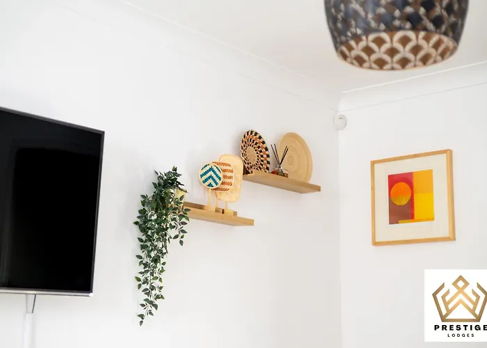 - Centre - Parking - Full Kitchen - M60