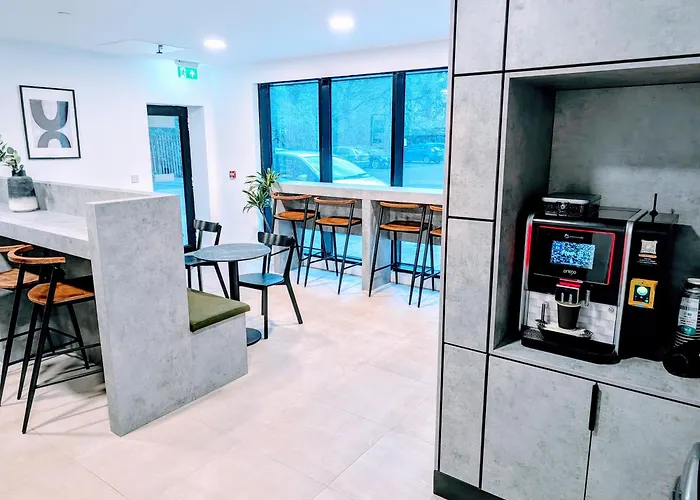 Fresh 2bed 2bath 2mins Drive To Man Utd Stadium Appartement Manchester