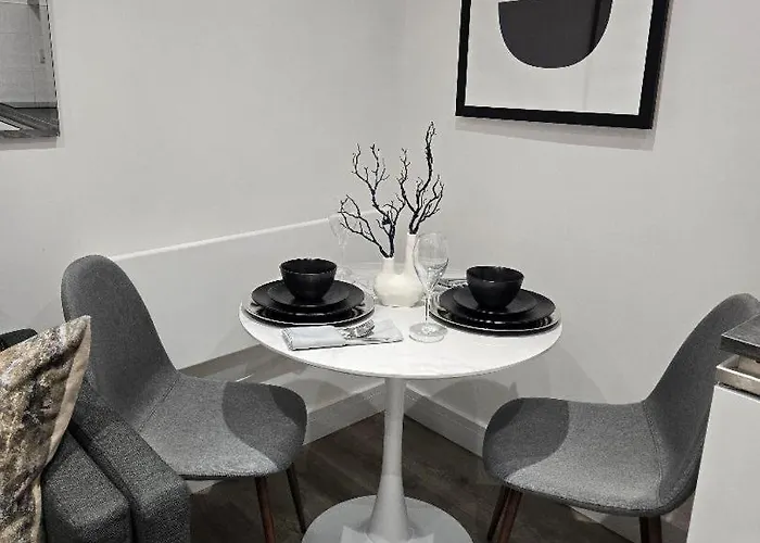 The Cosy Nest - Short Let In Salford 아파트