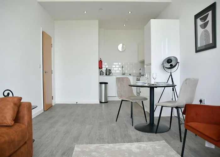 Spacious 1 Bed Near Etihad 아파트