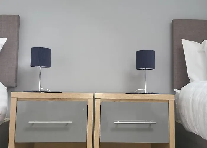 4 Bedroom Tameside Greater Sleeps 8 * Manchester