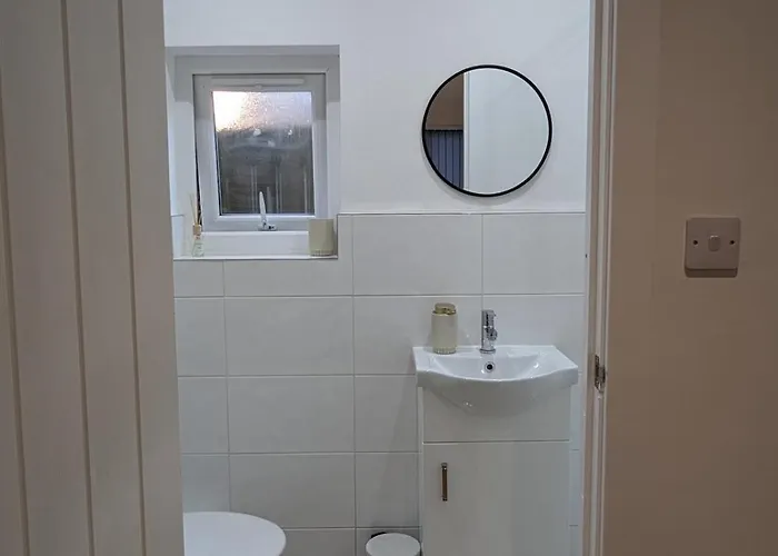 Newly Furnished Near Centre