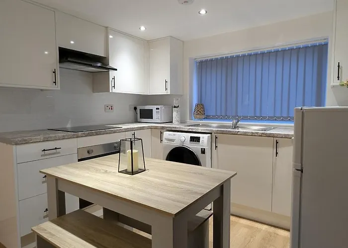 Newly Furnished Near Centre 公寓 *