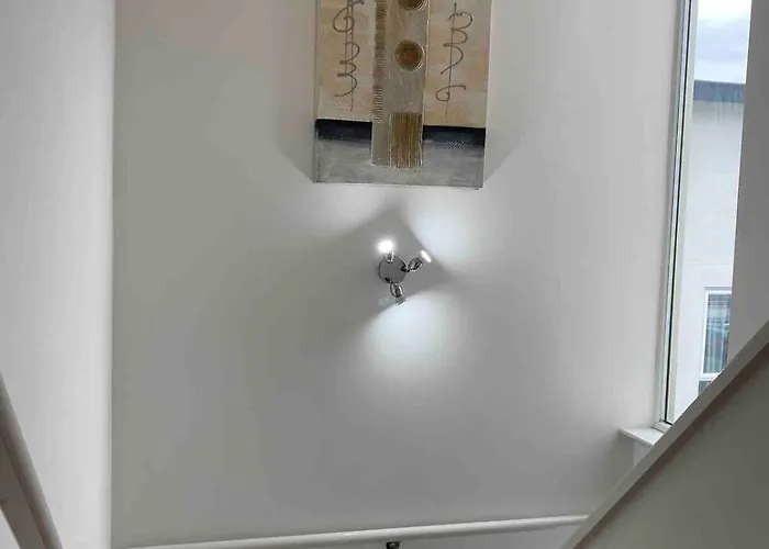 Comfortable 3-storey House With Free Car Parking