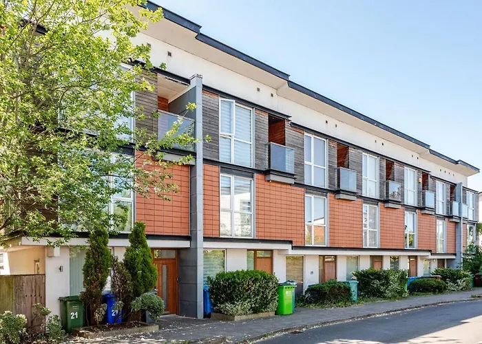 Comfortable 3-storey House With Free Car Parking Tatil Evi Manchester