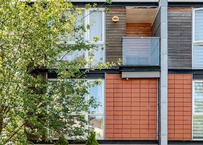 Comfortable 3-storey House With Free Car Parking 펜션 맨체스터