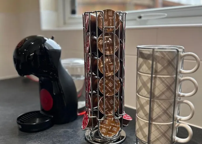 Comfortable 3-storey House With Free Car Parking