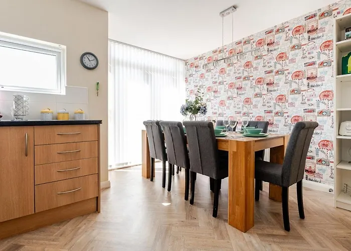 Comfortable 3-storey House With Free Car Parking Tatil Evi *