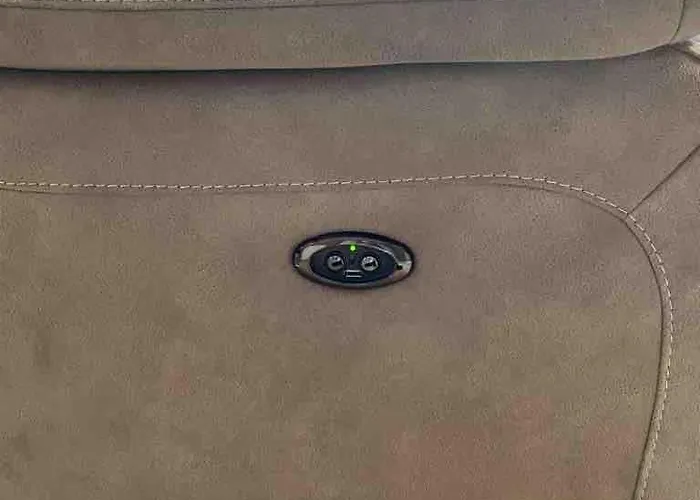 Comfortable 3-storey House With Free Car Parking 맨체스터