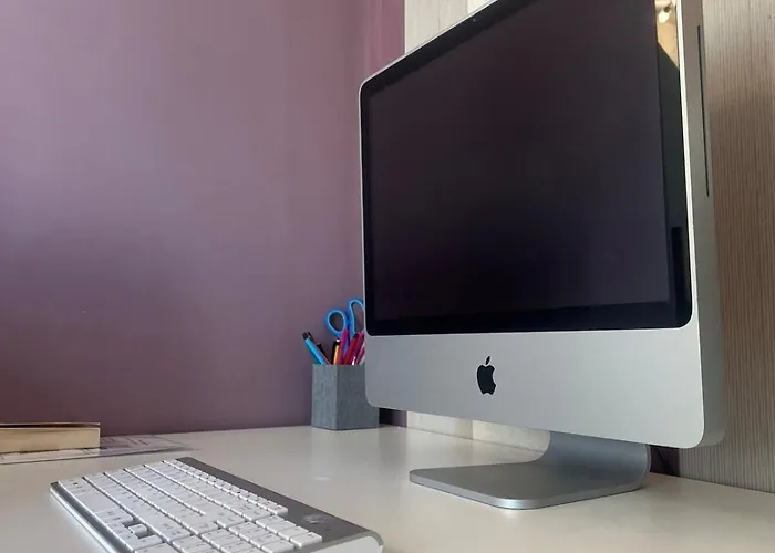 Comfortable 3-storey House With Free Car Parking Manchester