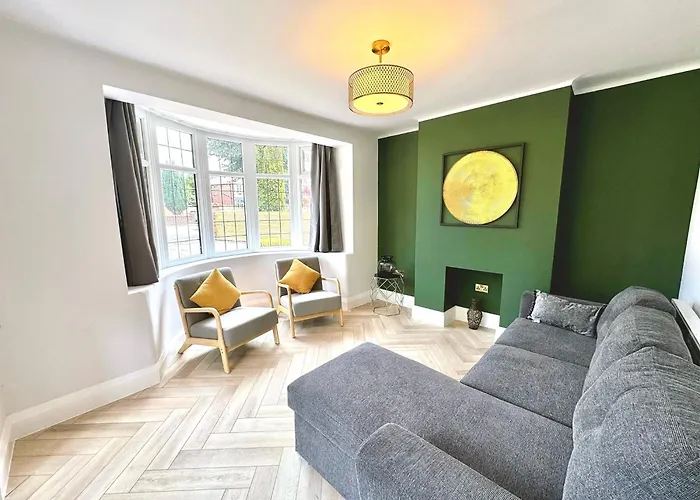 Bright 5 Bedroom House In Didsbury, Feriehus *