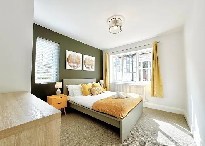 Bright 5 Bedroom House In Didsbury, * Manchester