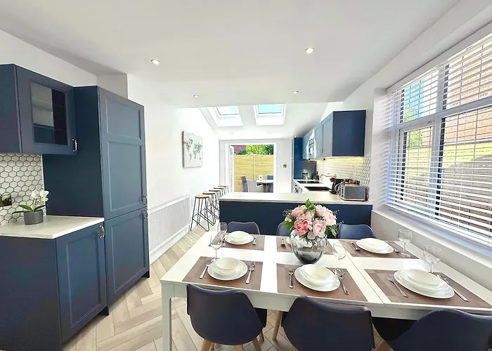 Holiday home Bright 5 Bedroom House In Didsbury, Manchester