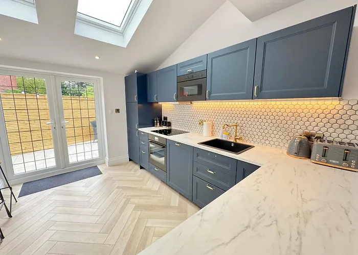 Bright 5 Bedroom House In Didsbury, Manchester