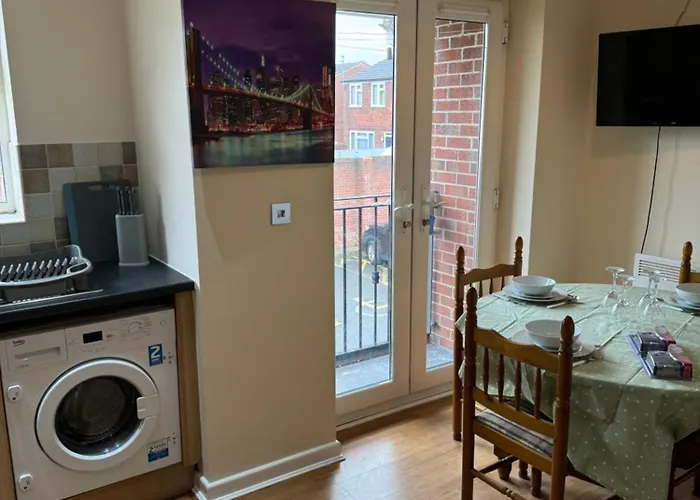 Apartamento Modern, Sleeps 10, Parking, Etihad, Coop Live, Park, *