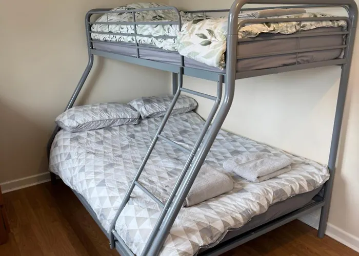 Modern, Quiet, Sleeps 10, Etihad, Coop Live,