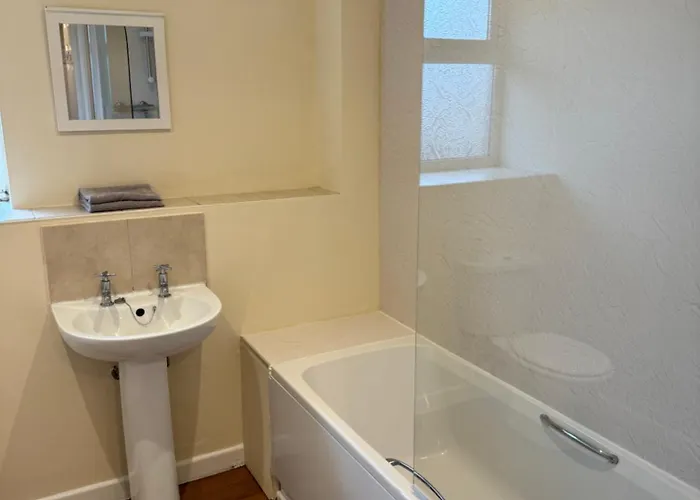 Modern, Quiet, Sleeps 10, Etihad, Coop Live, *