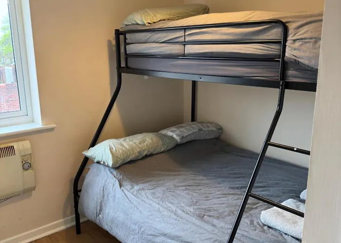 Modern, Quiet, Sleeps 10, Etihad, Coop Live, דירה מנצ'סטר