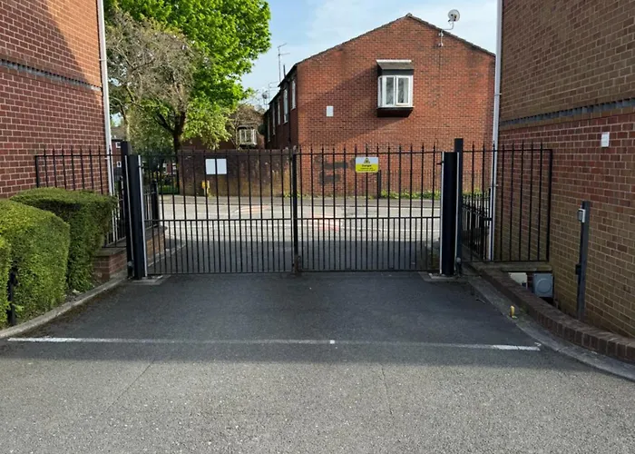 아파트 Modern, Quiet, Sleeps 10, Etihad, Coop Live,