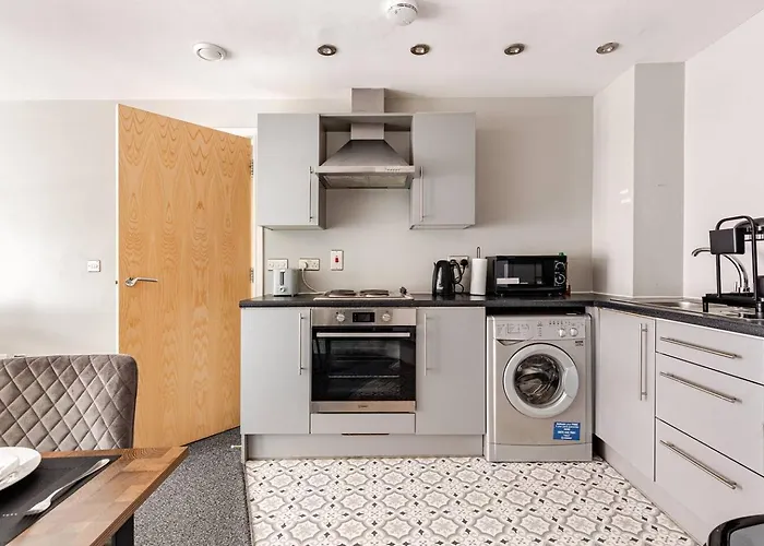 Urban Haven - 2beds -7min Walk 2 Piccadilly - Mcr Centre - Downtown Daire *