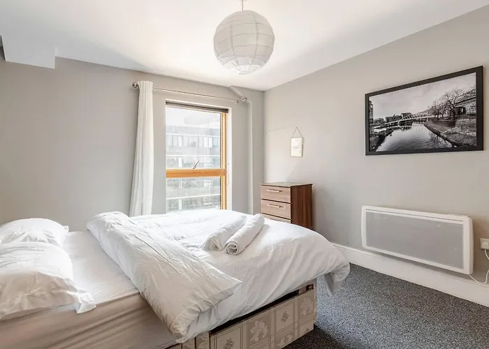 Daire Urban Haven - 2beds -7min Walk 2 Piccadilly - Mcr Centre - Downtown