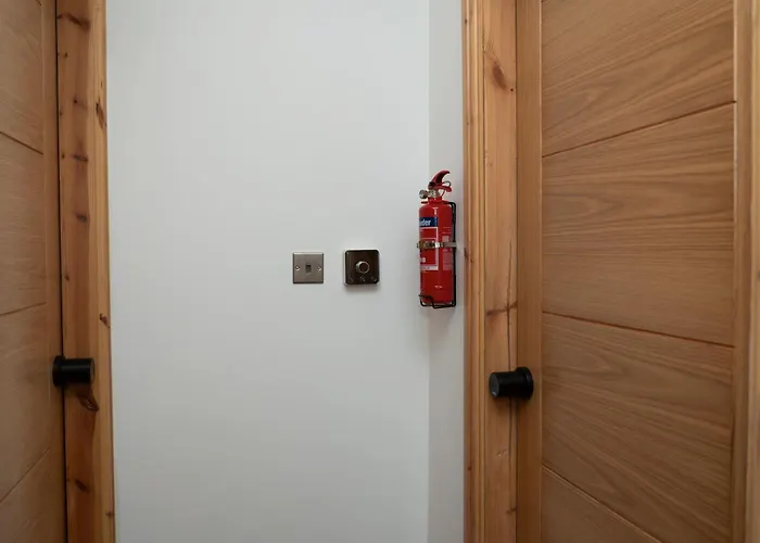 4 Bed Failsworth - 3 Bathrooms - Free Parking - Ideal For Contractors & Families - Free 1 Hr Early Check-in Or 1 Hr Late Check-out For 2 Night Bookings Until The End Of * Mánchester