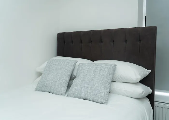 Vakantiehuis 4 Bed Failsworth - 3 Bathrooms - Free Parking - Ideal For Contractors & Families Manchester