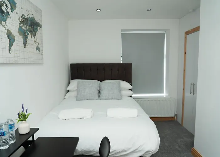 Сasa de vacaciones 4 Bed Failsworth - 3 Bathrooms - Free Parking - Ideal For Contractors & Families - Free 1 Hr Early Check-in Or 1 Hr Late Check-out For 2 Night Bookings Until The End Of *