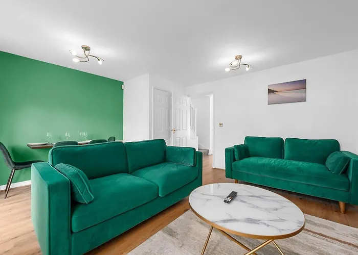 City Superhost 3-Bed House With Garden Free Parking 曼彻斯特