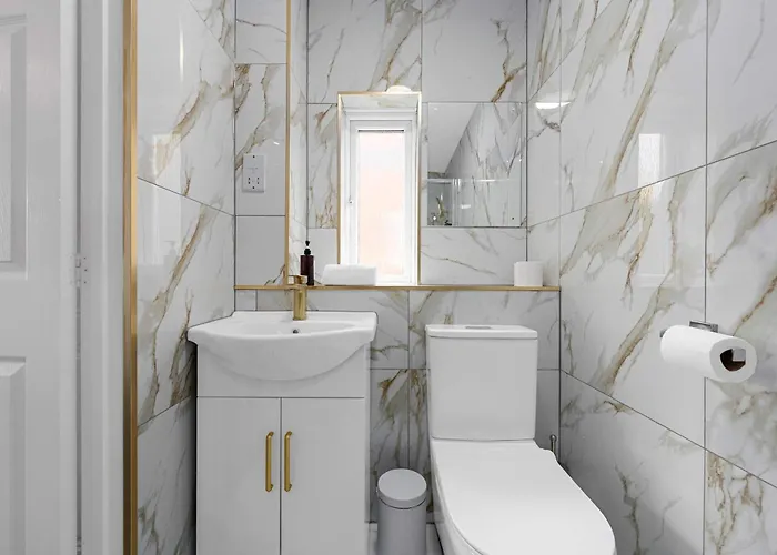 City Superhost 3-Bed House With Garden Free Parking 曼彻斯特