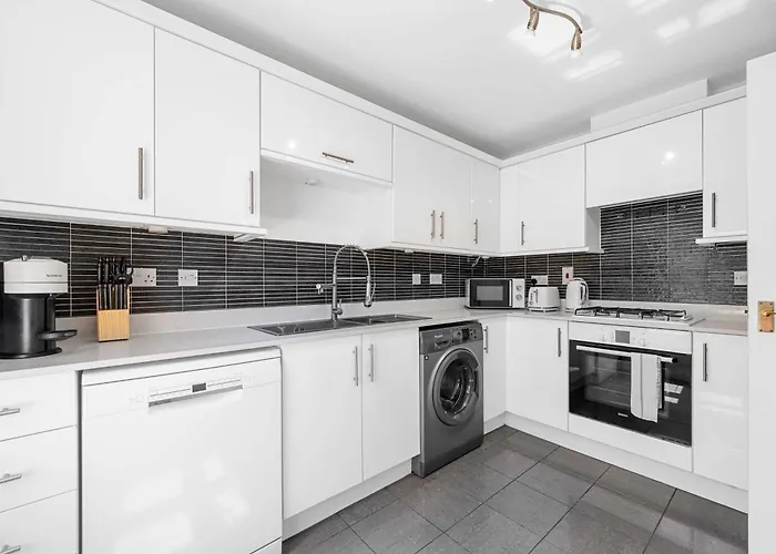 Superhost 3-bed House With Garden Free Parking * 맨체스터