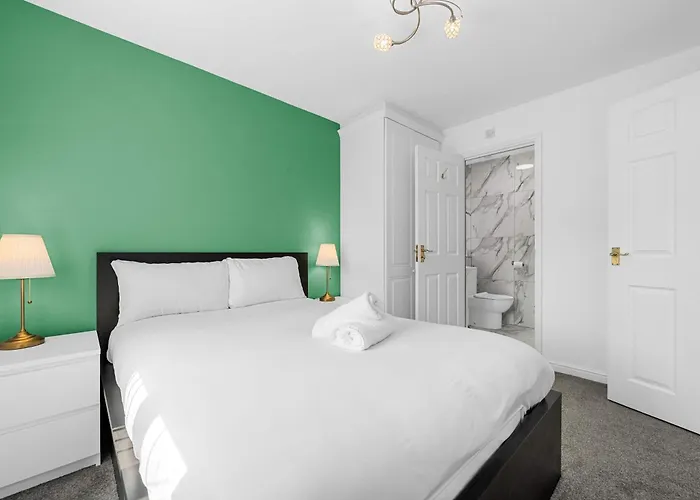 Dom wakacyjny Pendlebury House Free Parking By Superhost