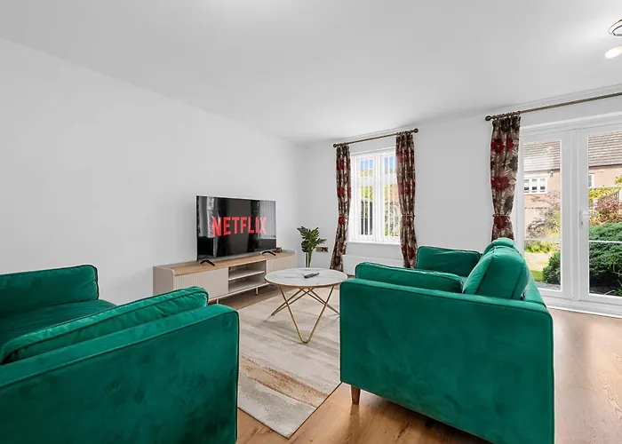 Superhost 3-bed House With Garden Free Parking