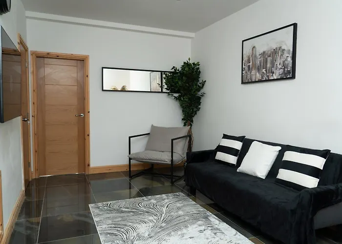 4 Bed Failsworth - 3 Bathrooms - Free Parking - Ideal For Contractors & Families Manchester