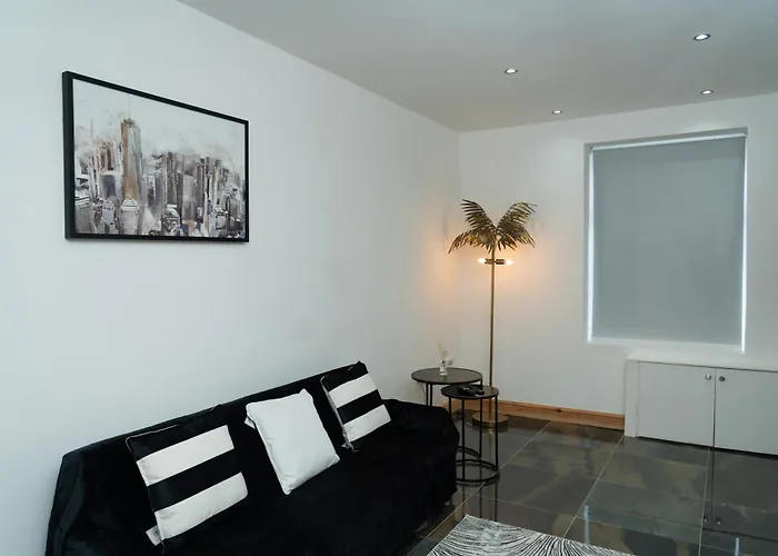 Vakantiehuis 4 Bed Failsworth - 3 Bathrooms - Free Parking - Ideal For Contractors & Families