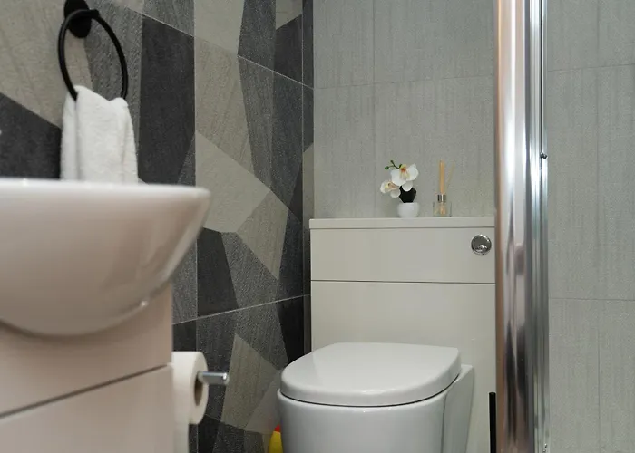 4 Bed Failsworth - 3 Bathrooms - Free Parking - Ideal For Contractors & Families - Free 1 Hr Early Check-in Or 1 Hr Late Check-out For 2 Night Bookings Until The End Of Сasa de vacaciones Mánchester