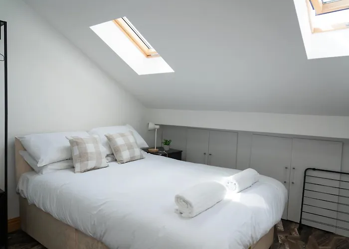 Tatil Evi 4 Bed Failsworth - 3 Bathrooms - Free Parking - Ideal For Contractors & Families