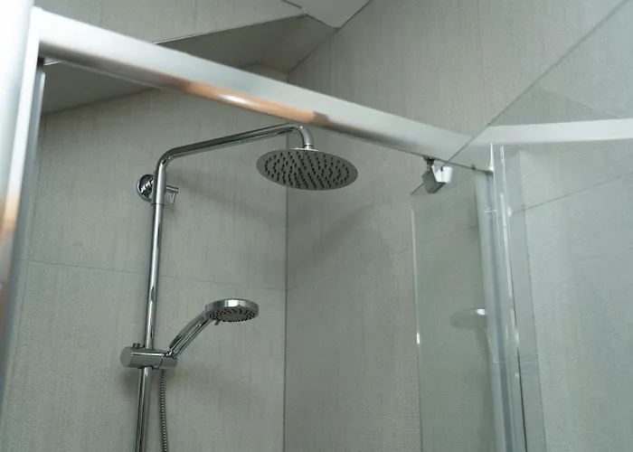 4 Bed Failsworth - 3 Bathrooms - Free Parking - Ideal For Contractors & Families - Free 1 Hr Early Check-in Or 1 Hr Late Check-out For 2 Night Bookings Until The End Of Mánchester