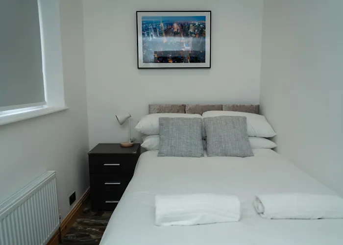 4 Bed Failsworth - 3 Bathrooms - Free Parking - Ideal For Contractors & Families Manchester