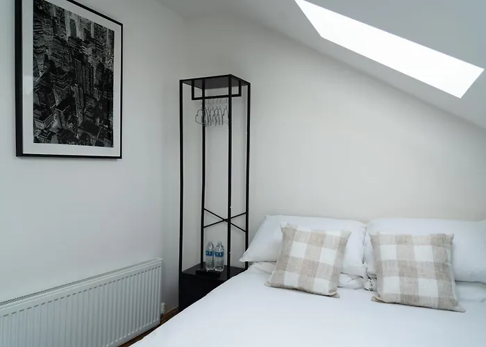 4 Bed Failsworth - 3 Bathrooms - Free Parking - Ideal For Contractors & Families - Free 1 Hr Early Check-in Or 1 Hr Late Check-out For 2 Night Bookings Until The End Of * Mánchester