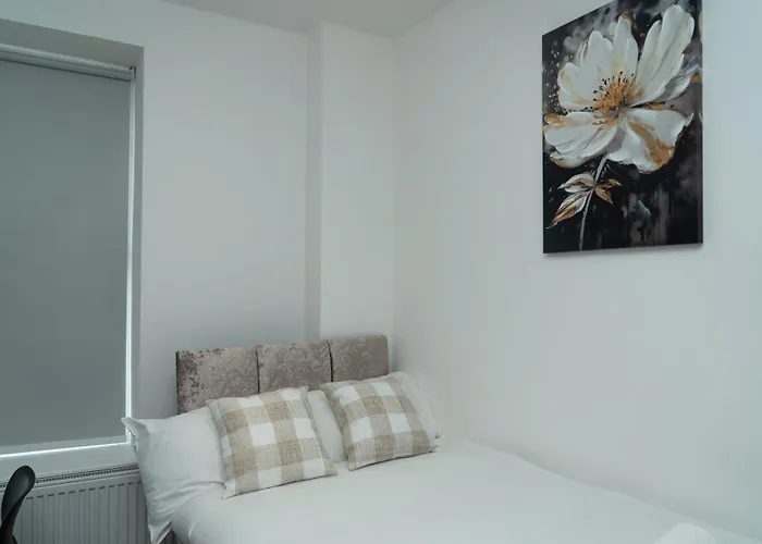 Tatil Evi 4 Bed Failsworth - 3 Bathrooms - Free Parking - Ideal For Contractors & Families