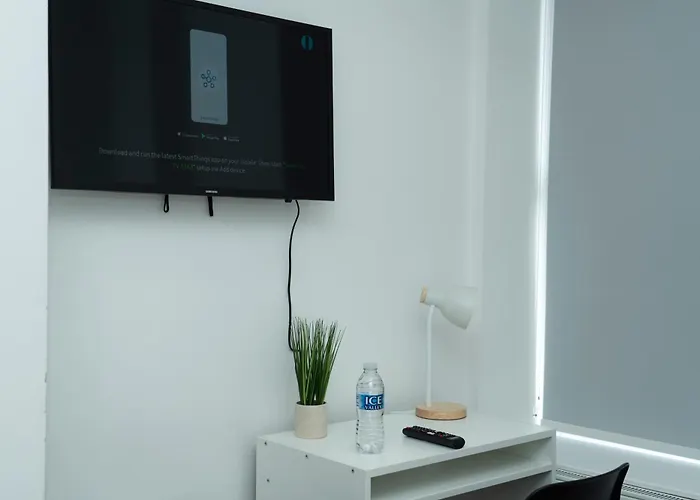 4 Bed Failsworth - 3 Bathrooms - Free Parking - Ideal For Contractors & Families - Free 1 Hr Early Check-in Or 1 Hr Late Check-out For 2 Night Bookings Until The End Of Mánchester