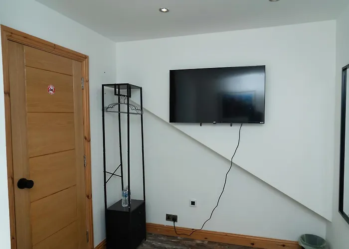 4 Bed Failsworth - 3 Bathrooms - Free Parking - Ideal For Contractors & Families - Free 1 Hr Early Check-in Or 1 Hr Late Check-out For 2 Night Bookings Until The End Of * Mánchester