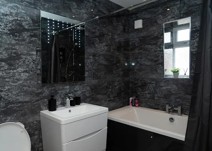 Tatil Evi 4 Bed Failsworth - 3 Bathrooms - Free Parking - Ideal For Contractors & Families