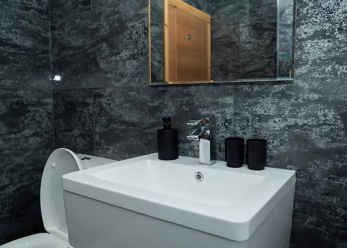 4 Bed Failsworth - 3 Bathrooms - Free Parking - Ideal For Contractors & Families - Free 1 Hr Early Check-in Or 1 Hr Late Check-out For 2 Night Bookings Until The End Of *