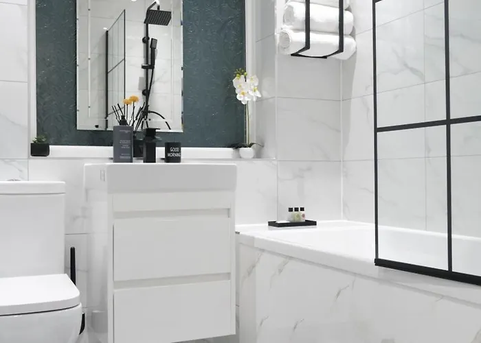 Modern House - 3 Bedrooms - 1 Bath - Mancity * מנצ'סטר